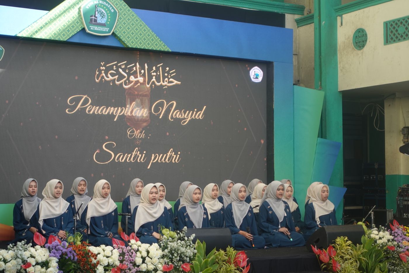 Penampilan nasyid santri putri