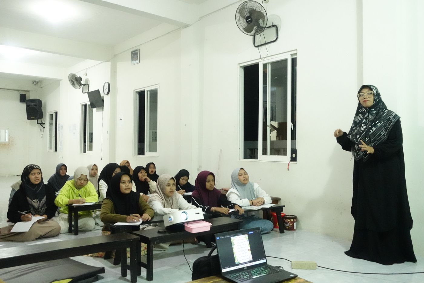 Kelas santri putri